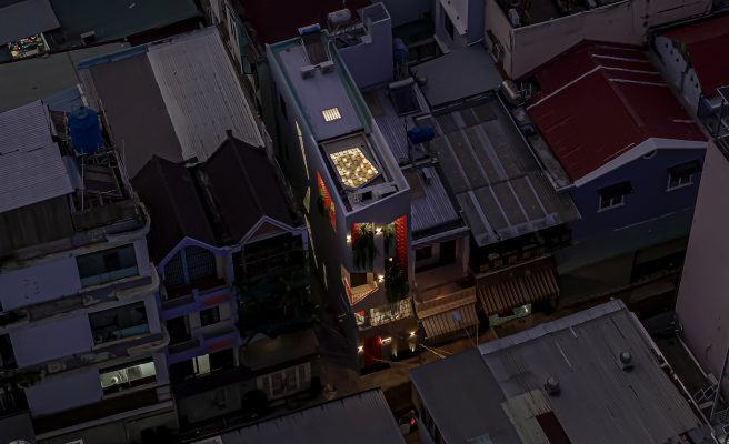 Nhà phố nổi bật với phong cách độc lạ, rực rỡ trong một khu nhà
